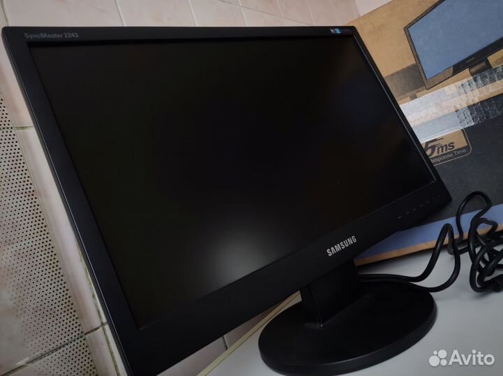 Монитор Samsung с коробкой и проводами