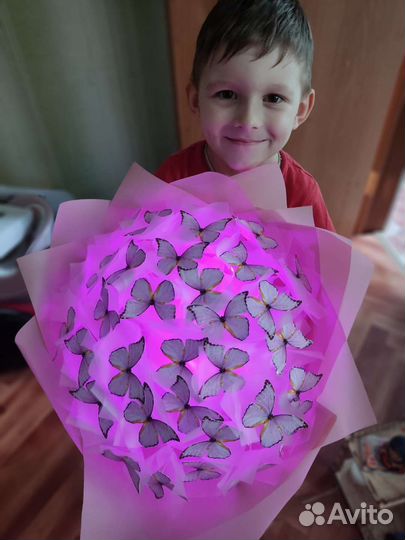 Светящийся букет из бабочек