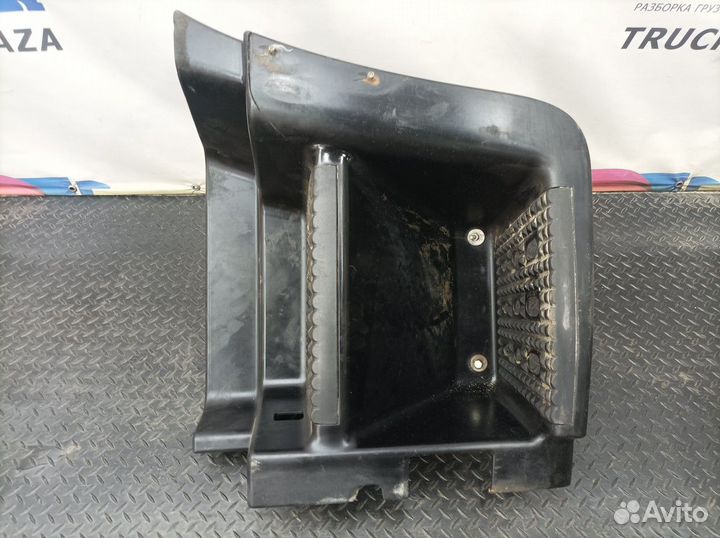 Корпус подножек левый Iveco Stralis