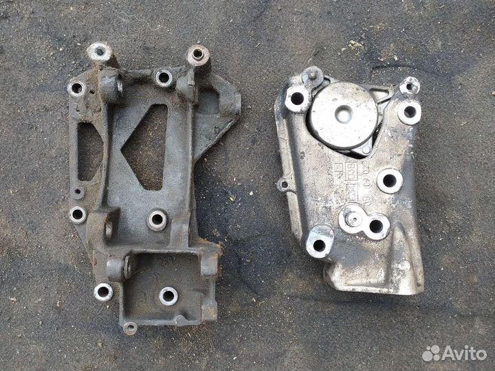 Кронштейн крепления генератора peugeot 607