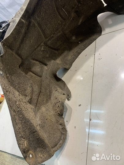 Локер (задний, правый) (Jaguar XE)