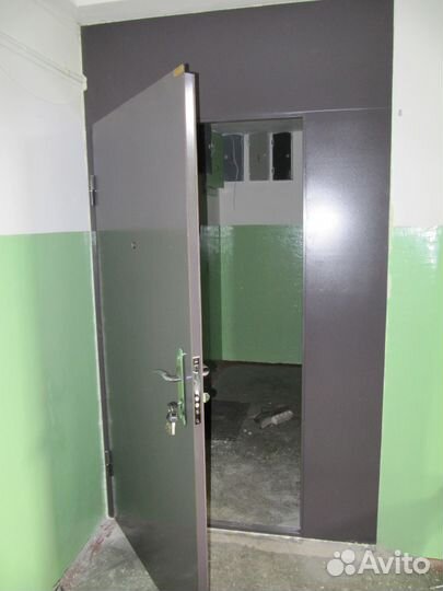 Металл.,Дверь перегородка с серой покраской