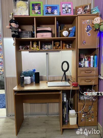 Стол письменный с компьютерными полками и пенал