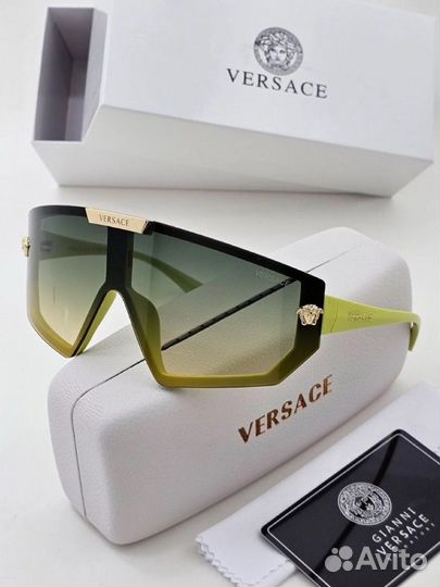 Солнцезащитные очки versace