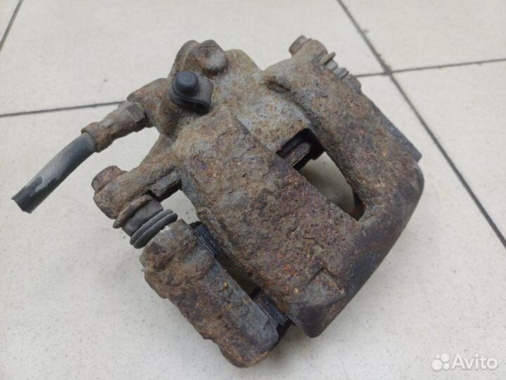 Суппорт передний правый Opel Corsa D (3D) 1.2