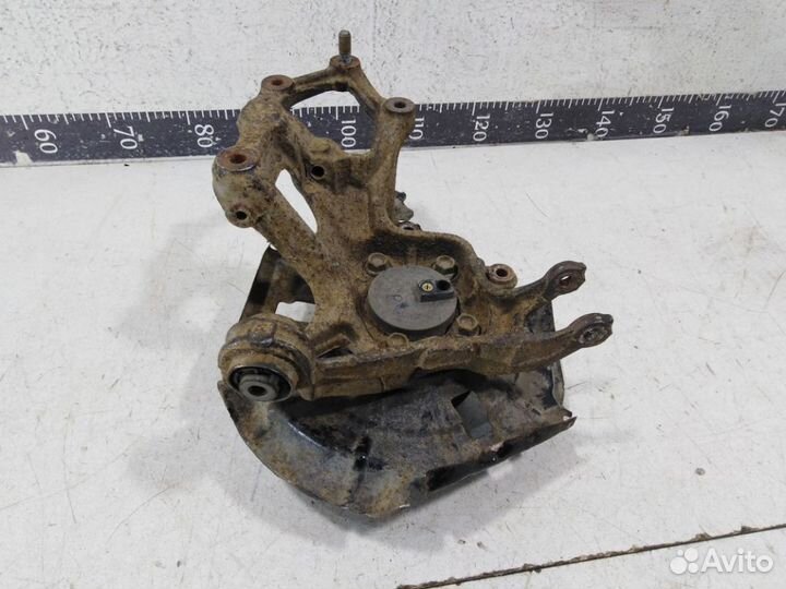 Кулак задний правый GS1D2611XC