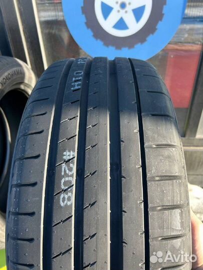 Yokohama Advan Sport V107 235/40 R18 99V