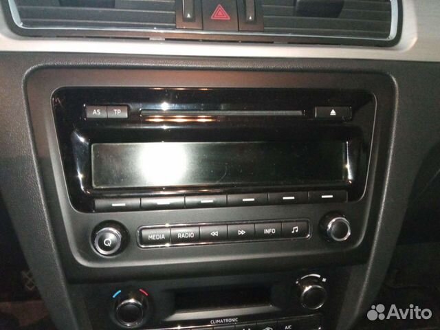 Автомобильная магнитола на Skoda Rapid