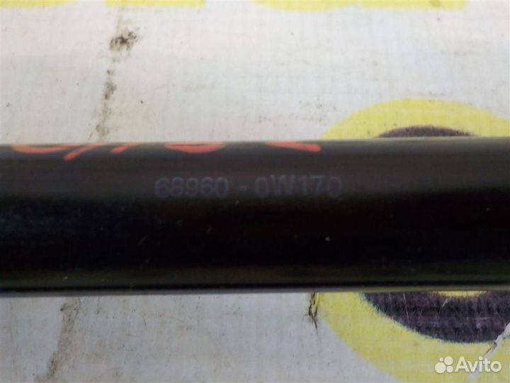 Амортизатор двери багажника Toyota Corolla (E120)