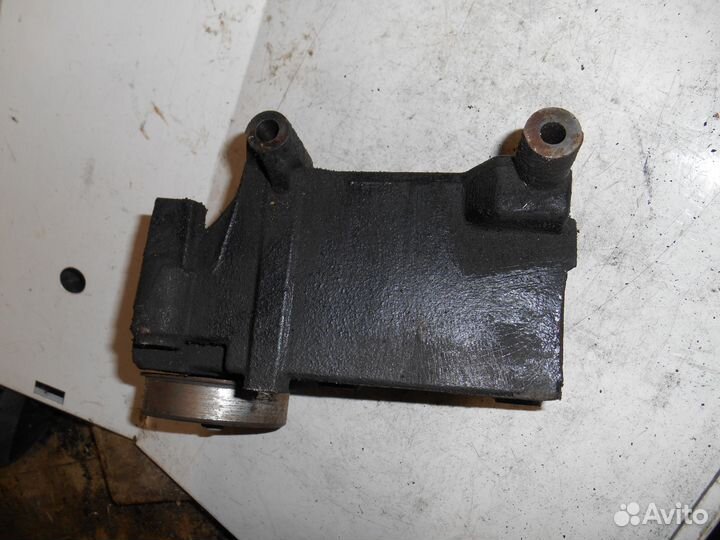 Кронштейн Mitsubishi Carisma Митцубиси Каризма