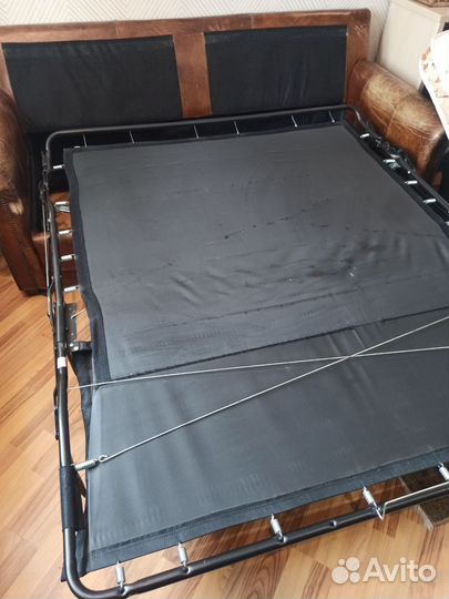 Кожаный диван,раскладной,бу
