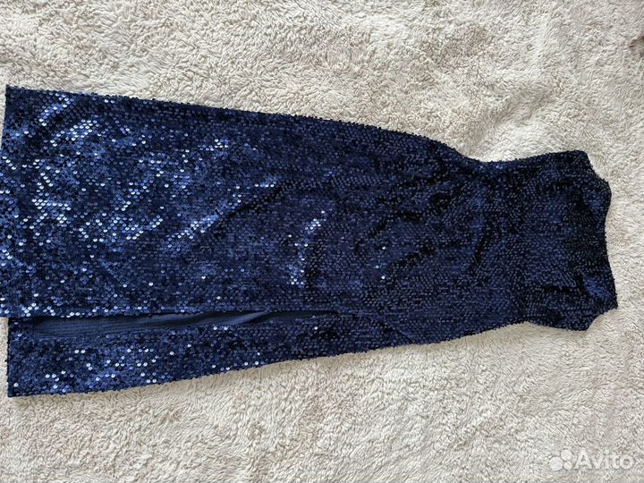 Платье с пайетками по фигуре