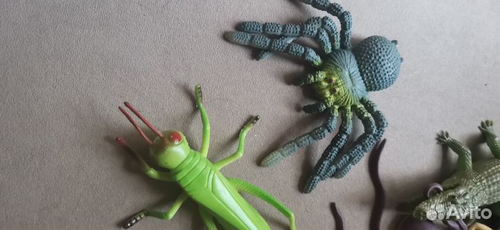 Игрушки животные насекомые