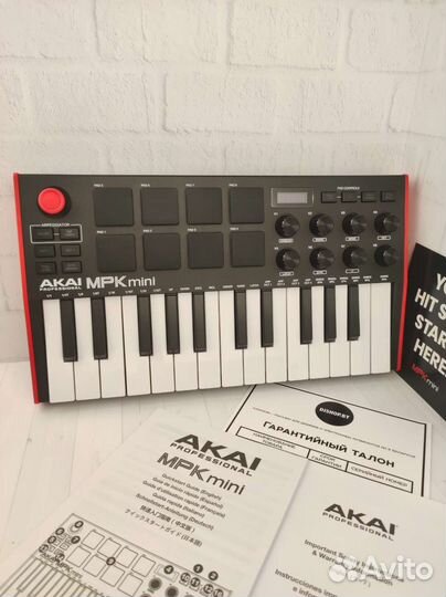 Midi-клавиатура akai MPK Mini MK3 (чёрно-белая)