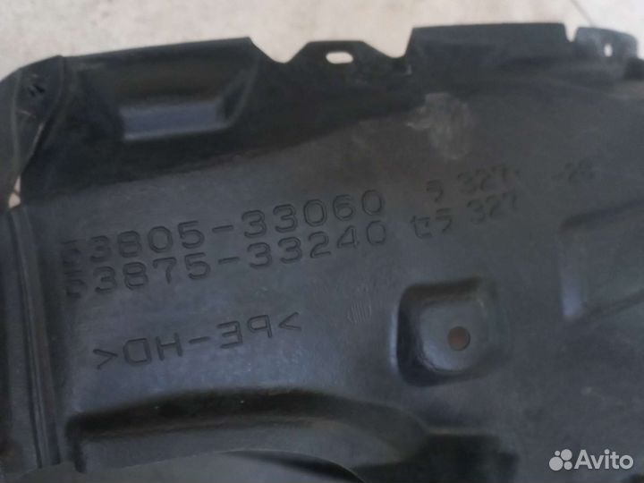 Подкрылок передний правый Toyota Camry 70