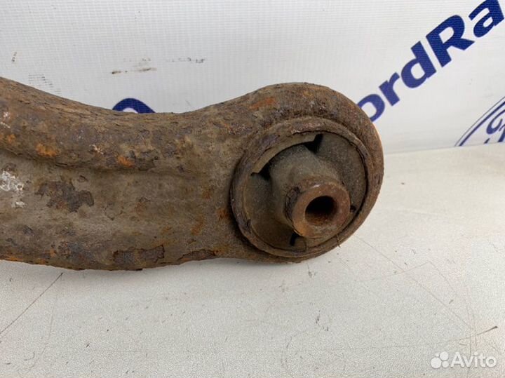 Рычаг передней подвески правый Suzuki Grand Vitara