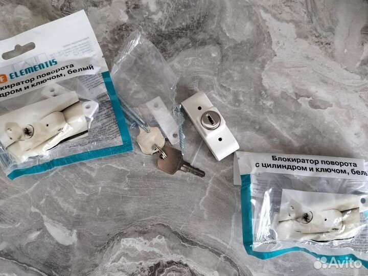 Замок оконный для защиты от детей