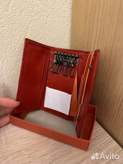 Красная кожаная карманная ключница