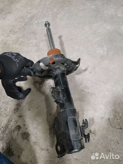 Передняя правая стойка lexus ux амортизатор