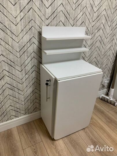 Стол для маникюра складной