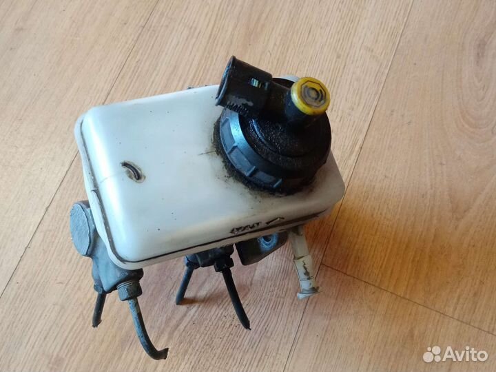 Главный тормозной цилиндр Рено логан 1