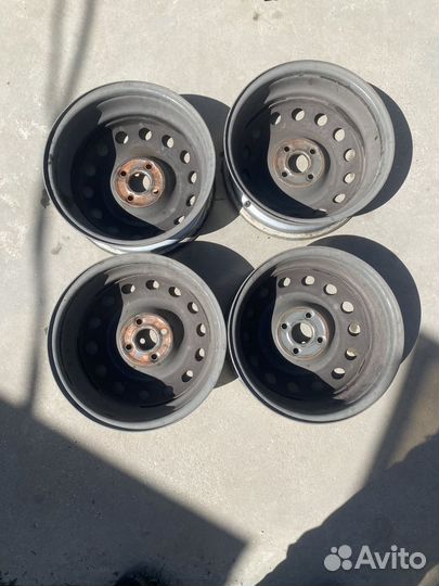 Штампованный диск r15 4:100