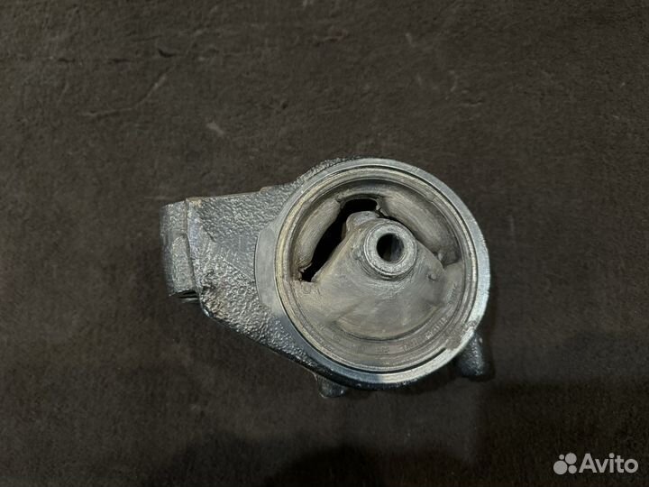 Правая опора,подушка двс Kia Magentis 1 2.0