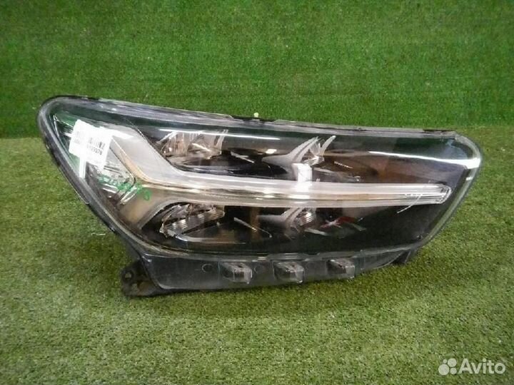 Фара правая Volvo XC40