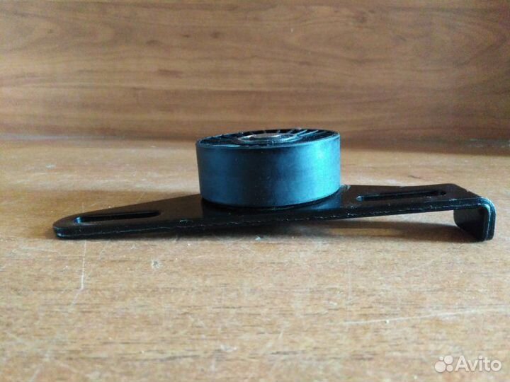 Ролик натяжной приводного ремня Renault Logan 2004