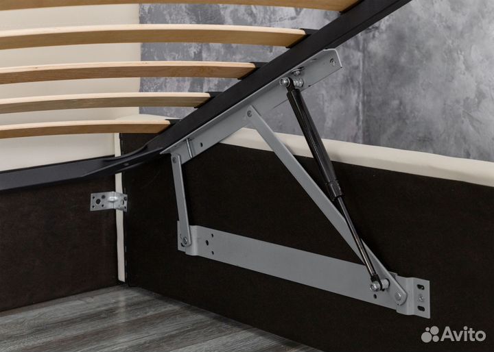 Кровать с матрасом