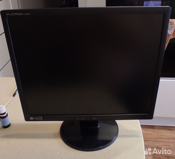 Монитор LG Flatron L1942SE