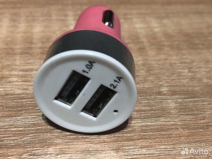 Автомобильное зарядное устройство для телефона