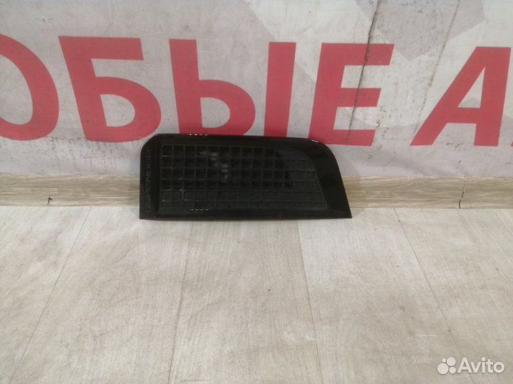 Решетка бампера передняя правая Land Rover