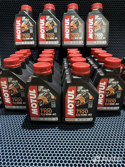 Motul 7100 4T. 10W-40
