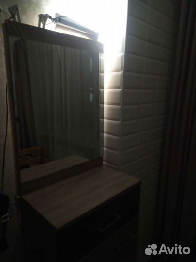 Тумба с зеркалом в прихожую