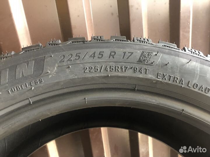 Michelin X-Ice North 4 225/45 R17 94T