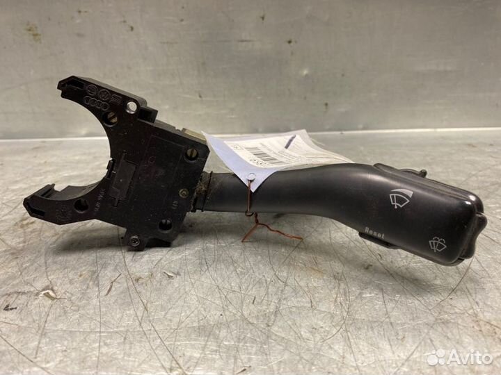 Переключатель стеклоочистителей Volkswagen Passat