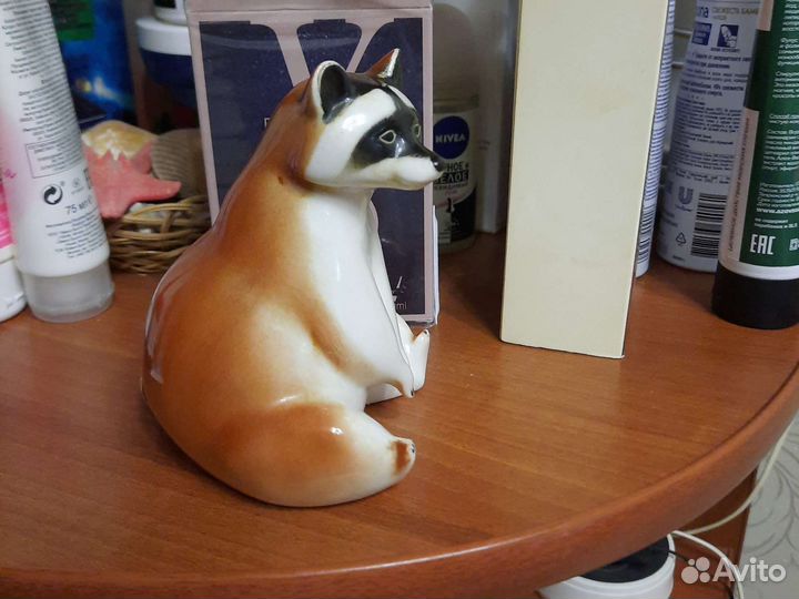 Фарфоровая статуэтка енот лфз