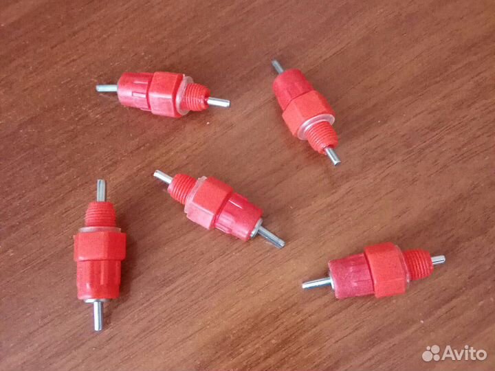 Поилки ниппельные