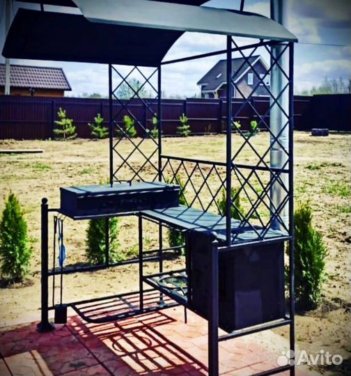 Мангал с крышей