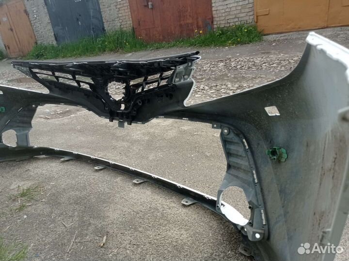 Бампер передний и решетка радиатора toyota camry