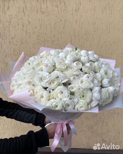 Букет из Ранункулюсов и Пионов Цветы