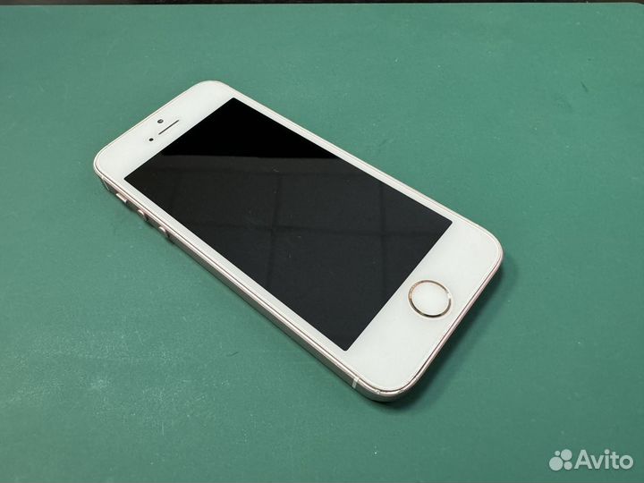 iPhone SE, 32 ГБ