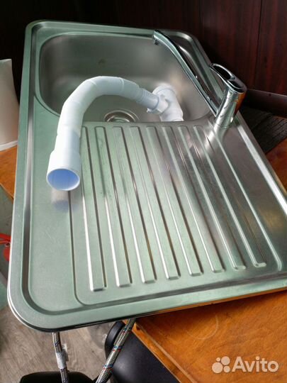 Раковина со смесителем для кухни