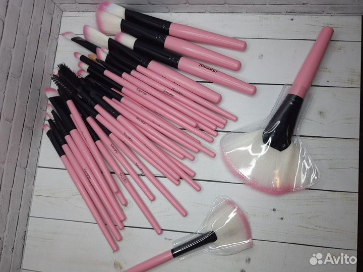 Кисти косметические 32 шт в чехле