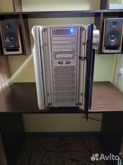 Компьютер в корпусе Thermaltake Kandalf