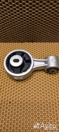 Подушка двигателя задняя MT