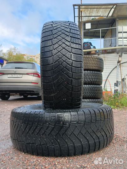 Pirelli Ice Zero FR 215/65 R16 102T