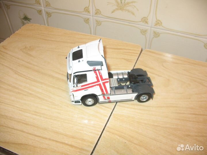 Volvo FH16 500 (White) 2021 Eligor 1/43