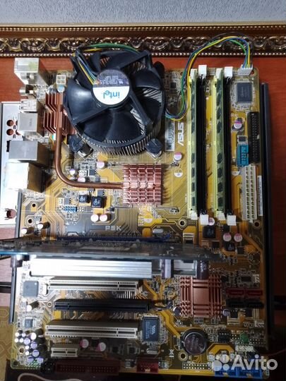 Материнская плата с процессором и памятью